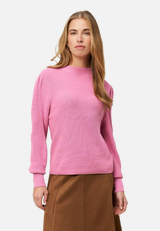 Strickpullover mit Ballonärmeln / Modellfoto Vorderseite