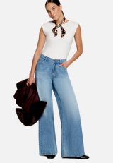 Wideleg-Jeans  Modern fit 32 Inch  / Modellfoto Vorderseite (Outfit)