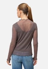Mesh-Shirt mit grafischem Print / Modellfoto Rückseite