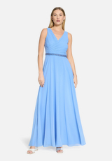 Abendkleid mit Plissee / Modellfoto Vorderseite