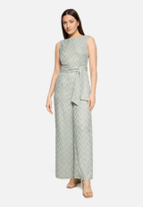 Jumpsuit mit Bindegürtel / Modellfoto Vorderseite