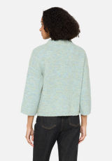 Strickpullover mit Stehkragen / Modellfoto Rückseite