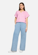 Leinenbluse mit Ärmelaufschlag / Modellfoto Vorderseite (Outfit)