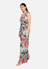 Jumpsuit mit Raffung / Modellfoto Vorderseite (Outfit)