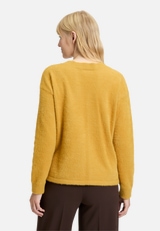Strickpullover mit V-Ausschnitt / Modellfoto Rückseite