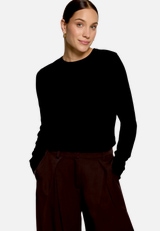 Basic-Pullover  mit Rundhalsausschnitt  / Modellfoto Vorderseite