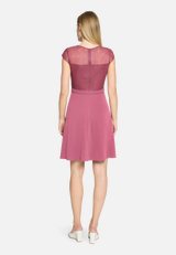 Cocktailkleid kurzarm / Modellfoto Rückseite