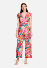 Jumpsuit mit Blumenprint / Modellfoto Vorderseite