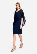 Cocktailkleid mit Raffung / Modellfoto Vorderseite (Outfit)