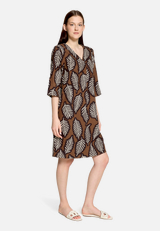 Sommerkleid mit Muster / Modellfoto Vorderseite (Outfit)