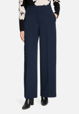 Marlene-Hose  Wideleg mit Bügelfalte / Modellfoto Vorderseite