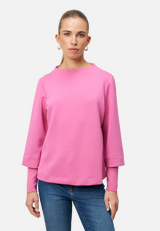 Sweatshirt mit weiten Ärmeln / Modellfoto Vorderseite