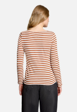 Ringelshirt mit U-Boot-Ausschnitt / Modellfoto Rückseite