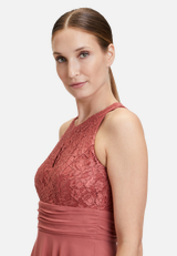 Abendkleid mit Spitze / Detailbild