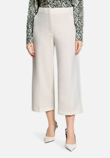 Culotte  mit Bügelfalte und elastischem Bund / Modellfoto Vorderseite