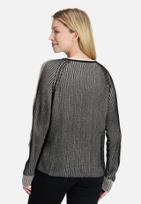 Grobstrick-Pullover mit Rippenstruktur / Modellfoto Rückseite