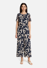 Jumpsuit mit Plissee / Modellfoto Vorderseite
