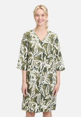 Sommerkleid mit Muster / Modellfoto Vorderseite