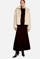 Maxirock  aus Veloursleder  / Modellfoto Vorderseite (Outfit)