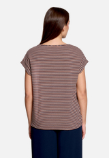 Print-T-Shirt strukturiert mit Tunnelzug / Modellfoto Rückseite