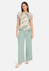 Casual-Shirt mit Print / Modellfoto Vorderseite (Outfit)