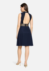 Cocktailkleid mit Spitzeneinsatz / Modellfoto Rückseite