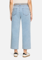 Sommerjeans mit Stickerei / Modellfoto Rückseite