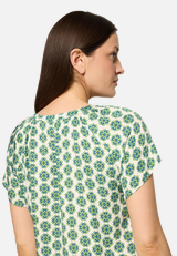Blusenshirt mit Rüschen / Detailbild