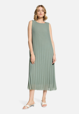 Maxikleid mit Plissee / Modellfoto Vorderseite