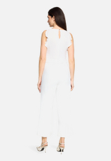Jumpsuit mit Volant / Modellfoto Rückseite