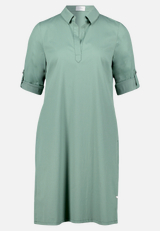 Hemdblusenkleid mit Taschen / Vorderseite