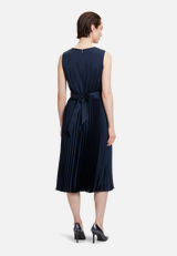 Chiffonkleid mit Plissee / Modellfoto Rückseite