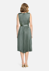 Chiffonkleid mit Plissee / Modellfoto Rückseite