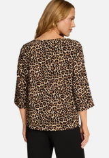 Leobluse mit Rundhalsausschnitt / Modellfoto Rückseite