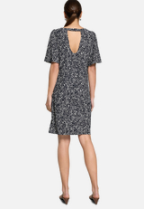 Blusenkleid mit Blumenprint / Modellfoto Rückseite