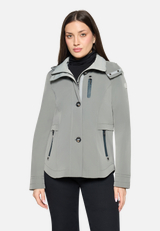 Sommerjacke mit abnehmbarer Kapuze / Modellfoto Vorderseite