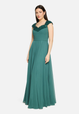 Abendkleid mit Pailletten / Modellfoto Vorderseite (Outfit)