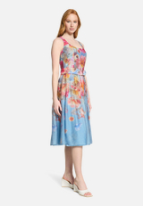 Cocktailkleid mit Blumenprint / Modellfoto Vorderseite (Outfit)