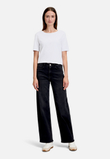 Basic Shirt mit Rundhalsausschnitt / Modellfoto Vorderseite (Outfit)