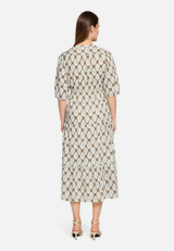 Casual-Kleid tailliert / Modellfoto Rückseite