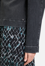 Jeansjacke mit aufgesetzten Taschen / Detailbild