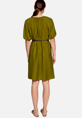 Minikleid  mit Flechtgürtel / Modellfoto Rückseite