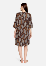 Sommerkleid mit Muster / Modellfoto Rückseite