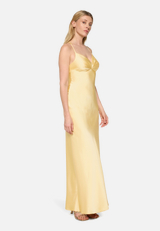 Abendkleid schmal geschnitten / Modellfoto Vorderseite (Outfit)