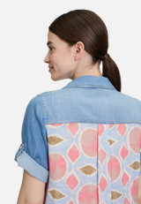 Jeanskleid mit Patches / Detailbild