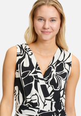Jumpsuit mit Bindegürtel / Detailbild
