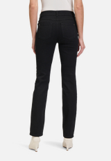 Basic-Jeans mit aufgesetzten Taschen / Modellfoto Rückseite