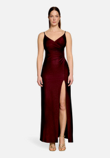 Abendkleid mit Seitenschlitzen / Modellfoto Vorderseite