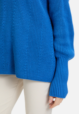 Grobstrick-Pullover mit hohem Kragen / Detailbild