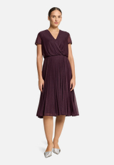 Cocktailkleid mit Plissee / Modellfoto Vorderseite (Outfit)